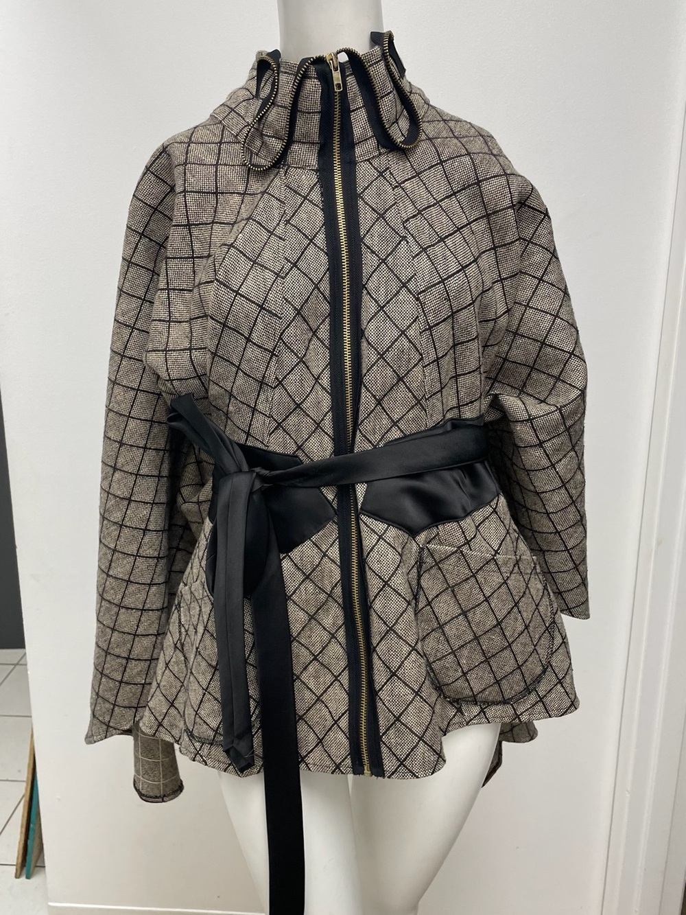 Sohung Design NewYork Grey Plaid Checkered Wool Cape O/S